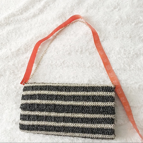 3/$30 Vintage Metallic Gold + Black Clutch/Purse - Picture 2 of 6